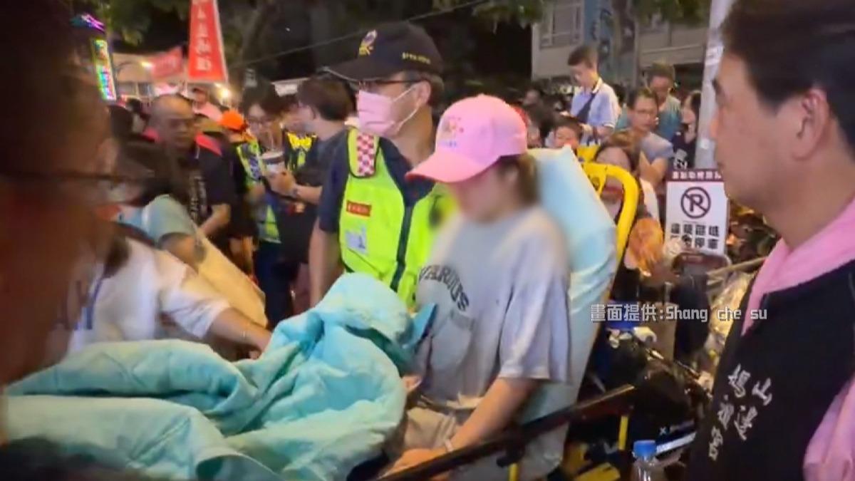 山邊媽祖賜福爆衝突!孕婦遭波及跌倒。(圖/民眾提供)