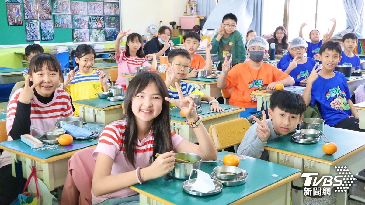 高雄國中小午餐全免擴大至私校。（圖／TVBS）