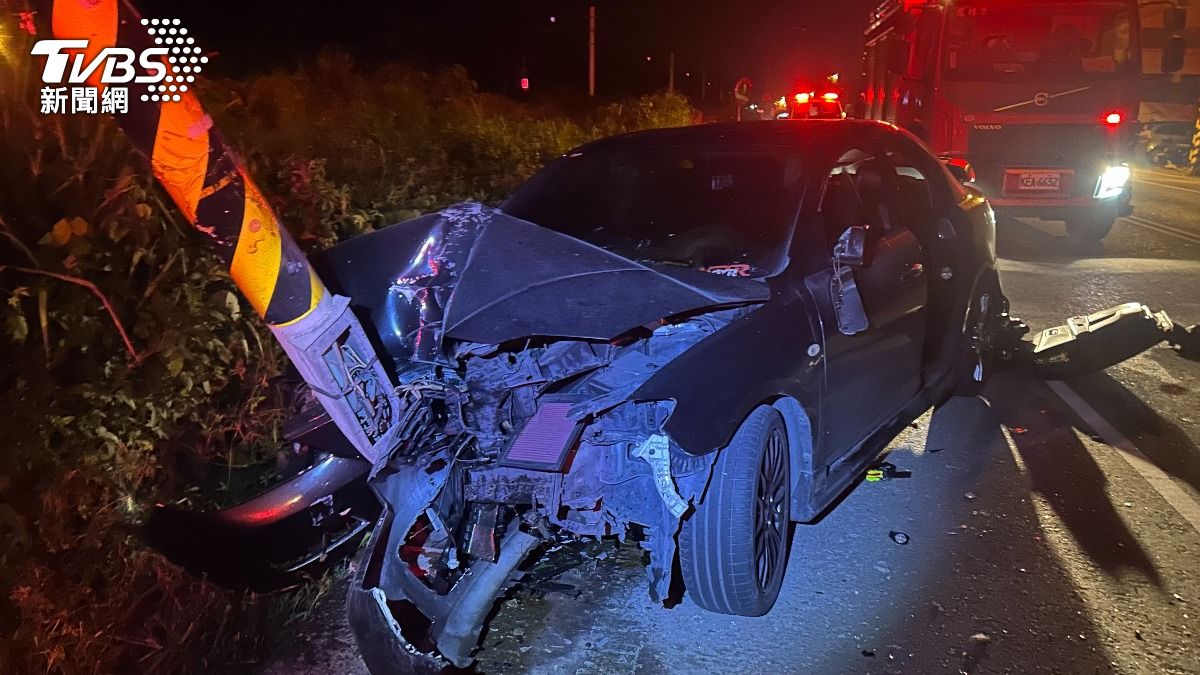 台9線死亡車禍!小客車自撞電桿「車頭裂開」 男駕駛送醫不治