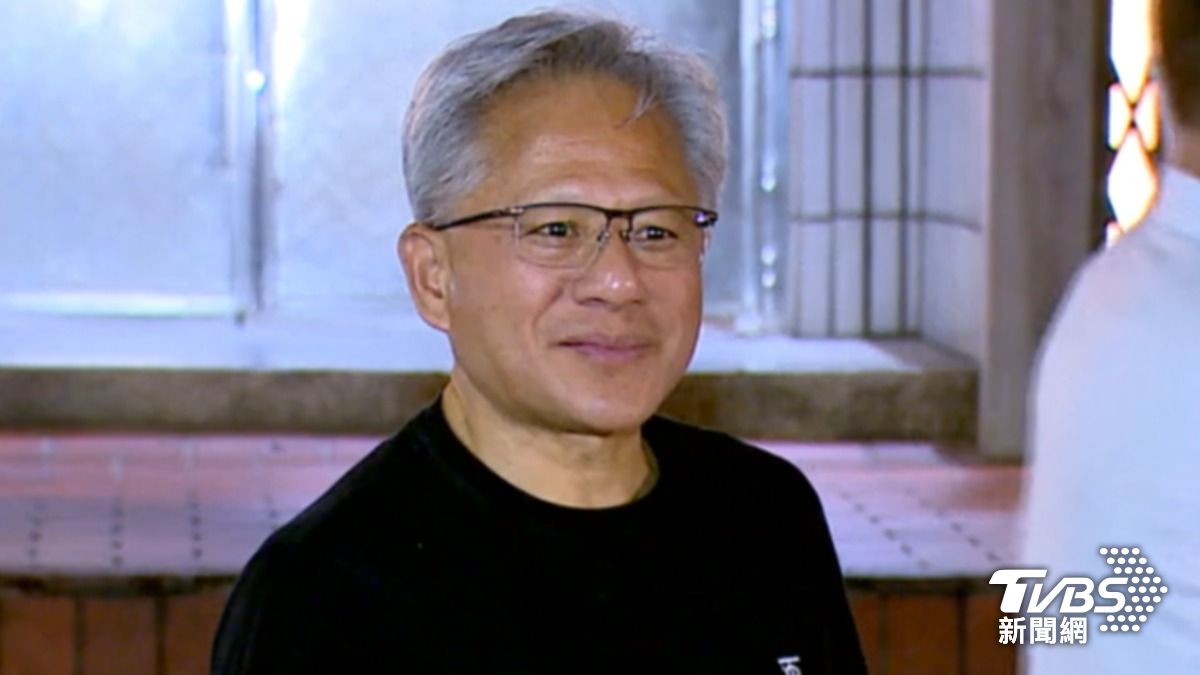 輝達執行長黃仁勳不忘到愛店「花娘小館」和家人共進晚餐。(圖/TVBS)