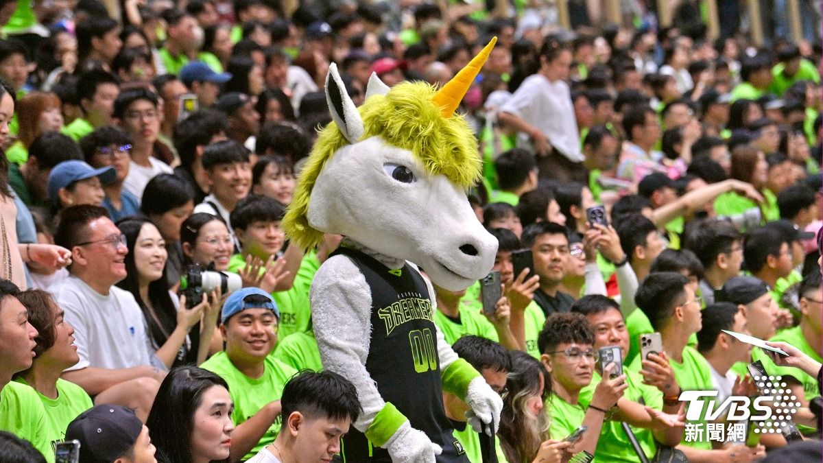 夢想家主場球迷熱情進場應援。(圖/胡瑞麒攝)