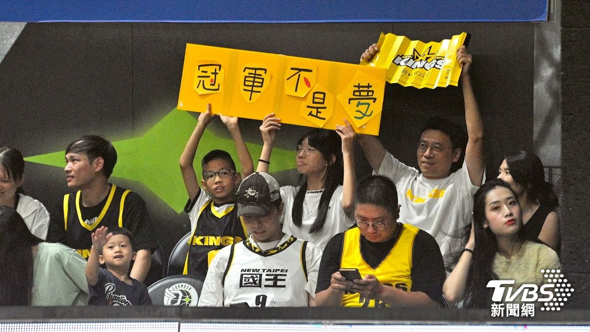 場邊也有國王隊球迷到場支持。(圖/胡瑞麒攝)