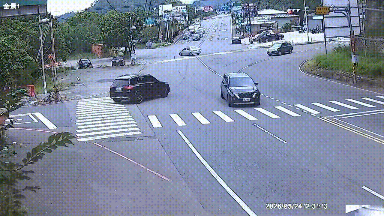 撞擊瞬間曝光。(圖/TVBS)