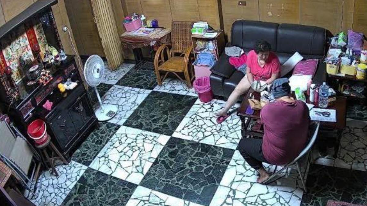 家屬控訴牛肉店趁母親無法辨識之際,逼她簽下離職單。(圖/翻攝自臉書「屏東縣潮州鎮」)
