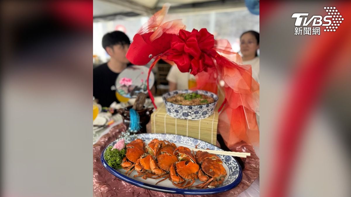 台南新營的這場外燴喜宴,原來是外燴業者自家人的婚禮,老闆親自操刀、加碼菜色,就是想讓姊姊風光當最美新娘(圖/翻攝Threads@tings_eyelook)