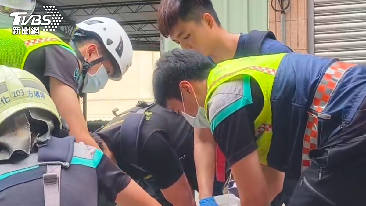 老翁經送醫搶救後宣告不治。（圖／TVBS）