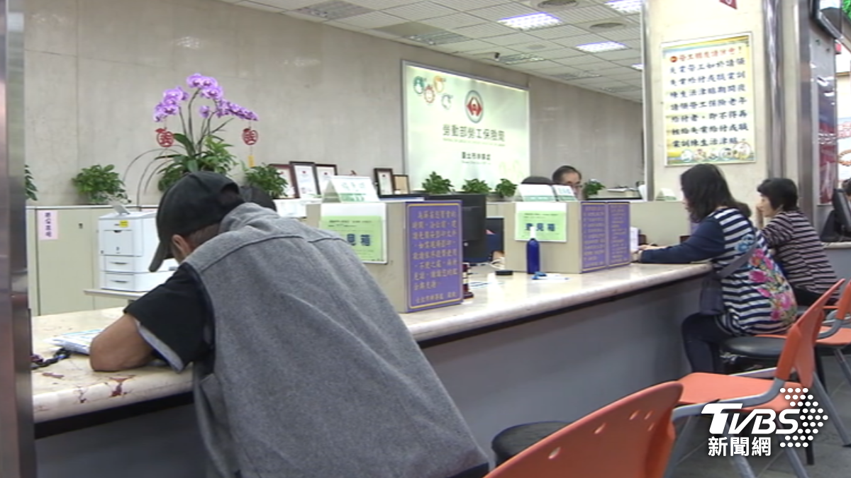 老年年金給付基數調高到5千。(圖/TVBS)