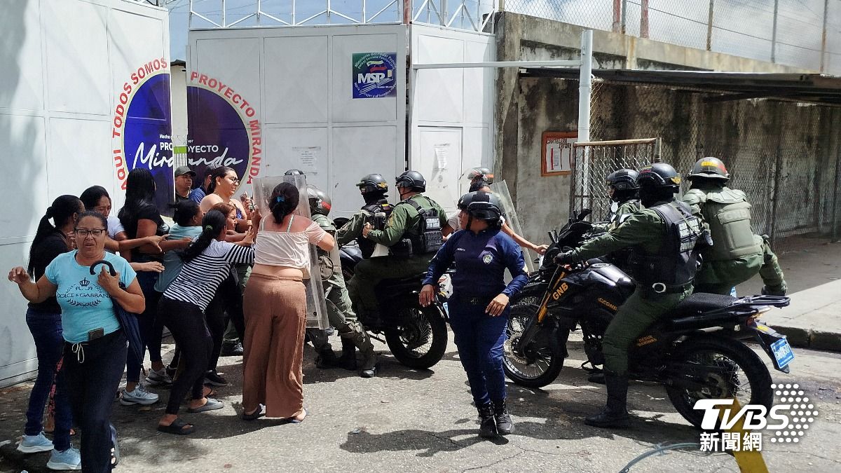委內瑞拉西部巴里納斯（Barinas）監獄週日（24日）爆發大規模流血抗議。（圖／達志影像路透社）