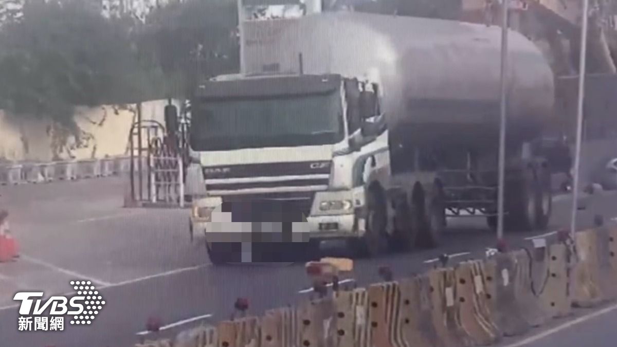 41歲劉男駕駛油罐車發生擦撞。(圖/TVBS)