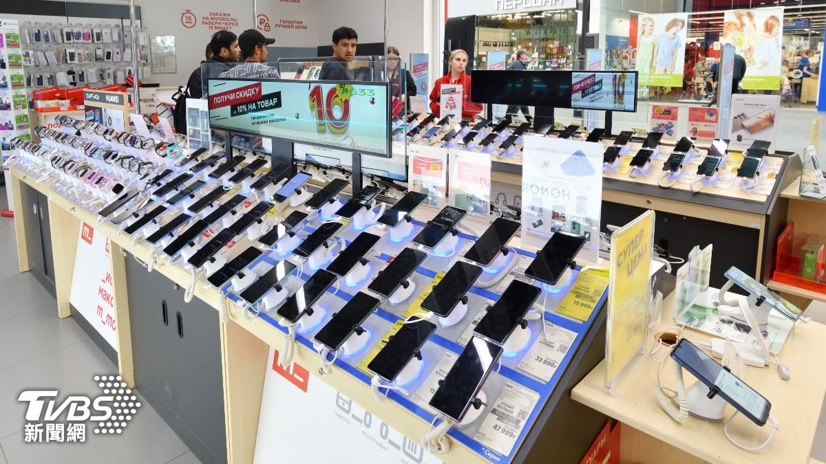 AI吃掉記憶體 平價手機被迫退場 (Shutterstock)