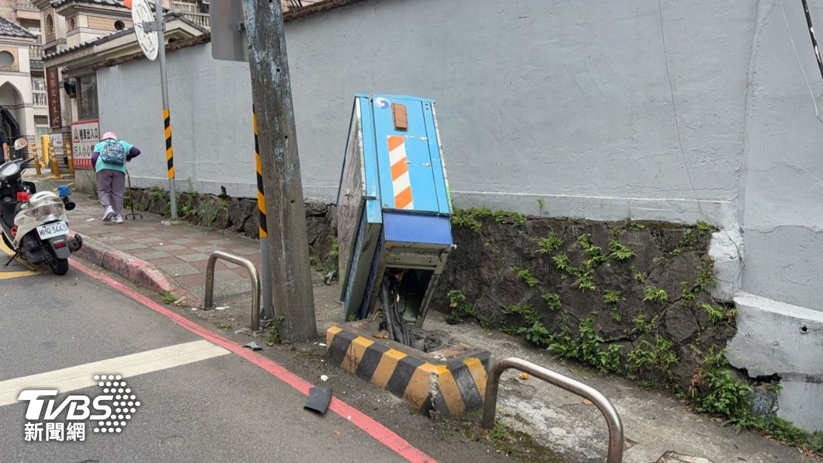 淡水男毒駕撞爆電信箱!「路邊換胎」繼續逃 與女友雙雙落網