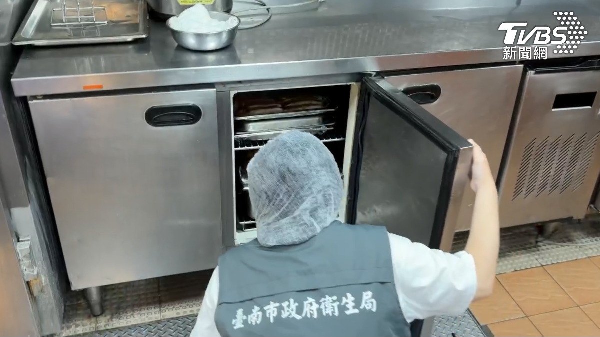 衛生局已針對可疑食品及環境檢體共採樣12件送驗，後續將依檢驗結果進一步釐清原因（圖／TVBS）