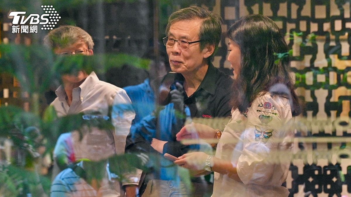 執行副總經理暨共同營運長秦永沛(中)、輝達台灣 WWFO副總裁李文如(右)。(圖/胡瑞麒攝)