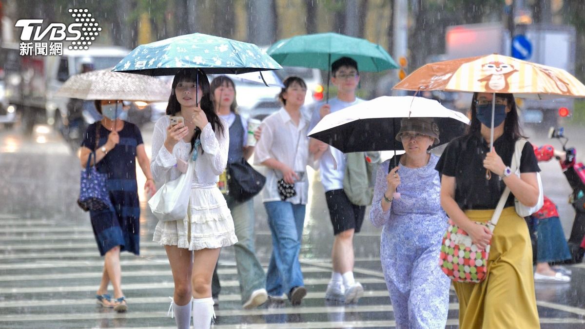 明天天氣/雨彈狂炸!「2地區」雨勢最猛 颱風薔蜜最新路徑曝