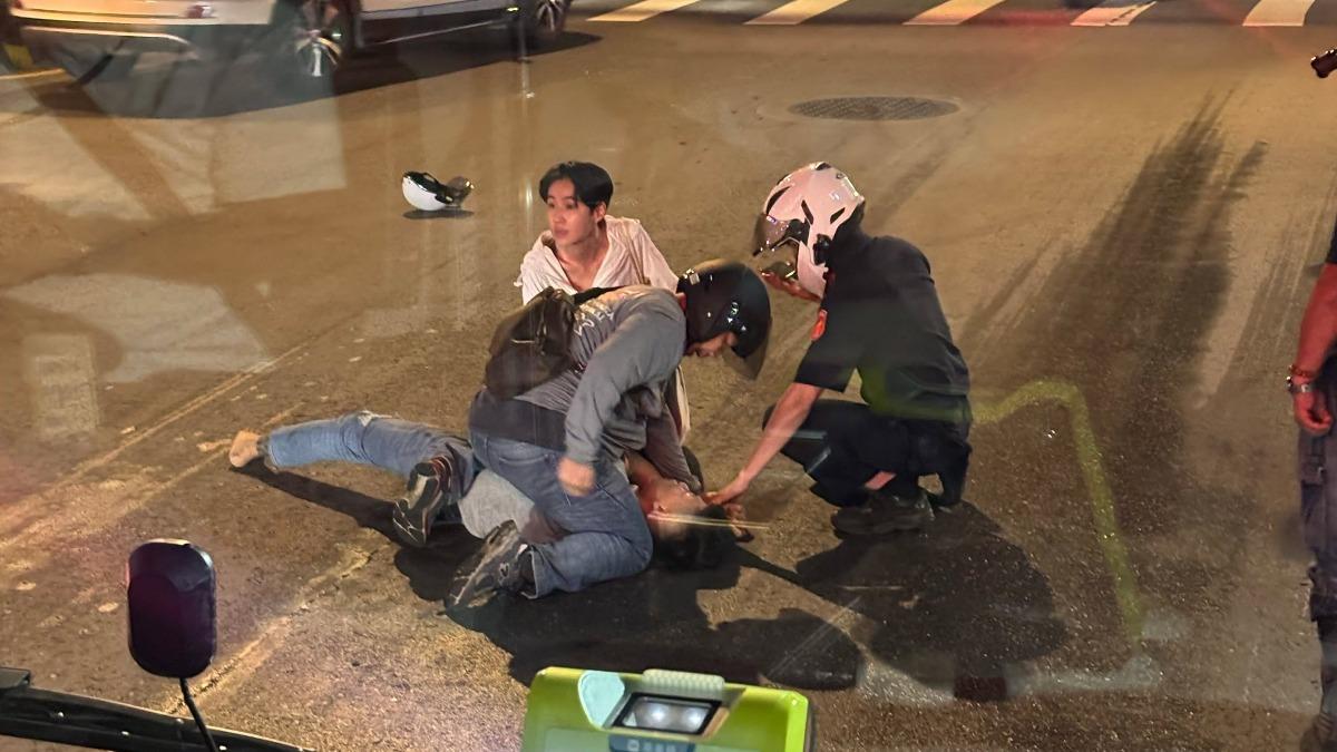 ​毒駕累犯拒檢狂逃自摔！中和警民聯手壓制　快篩呈「4陽性」