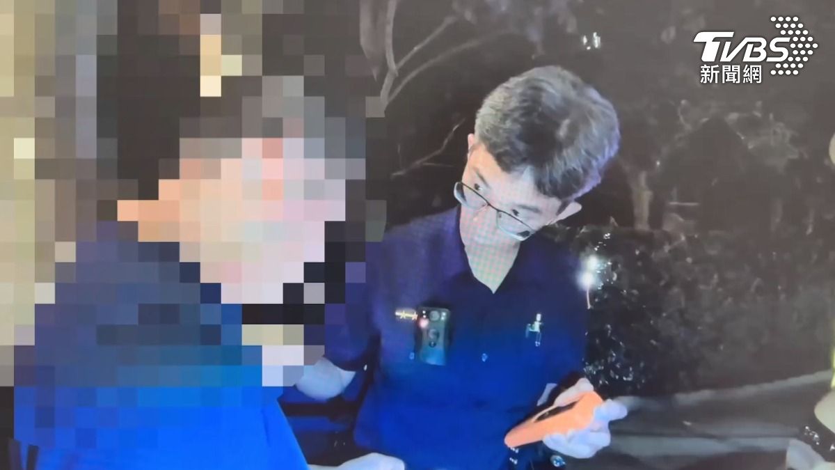 男子酒駕肇事,拒絕酒測,遭警開單重罰、強制抽血。 (圖/TVBS)