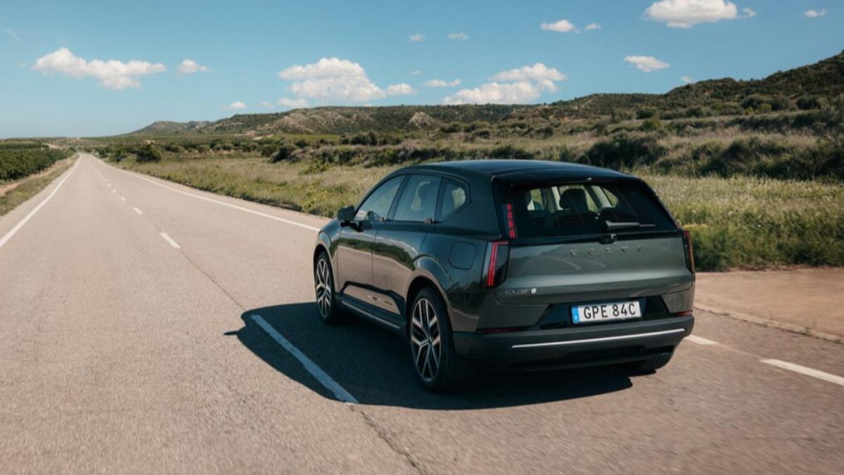 全新純電休旅EX60被外界認為暗藏旅行車設計語彙。（圖／Volvo）