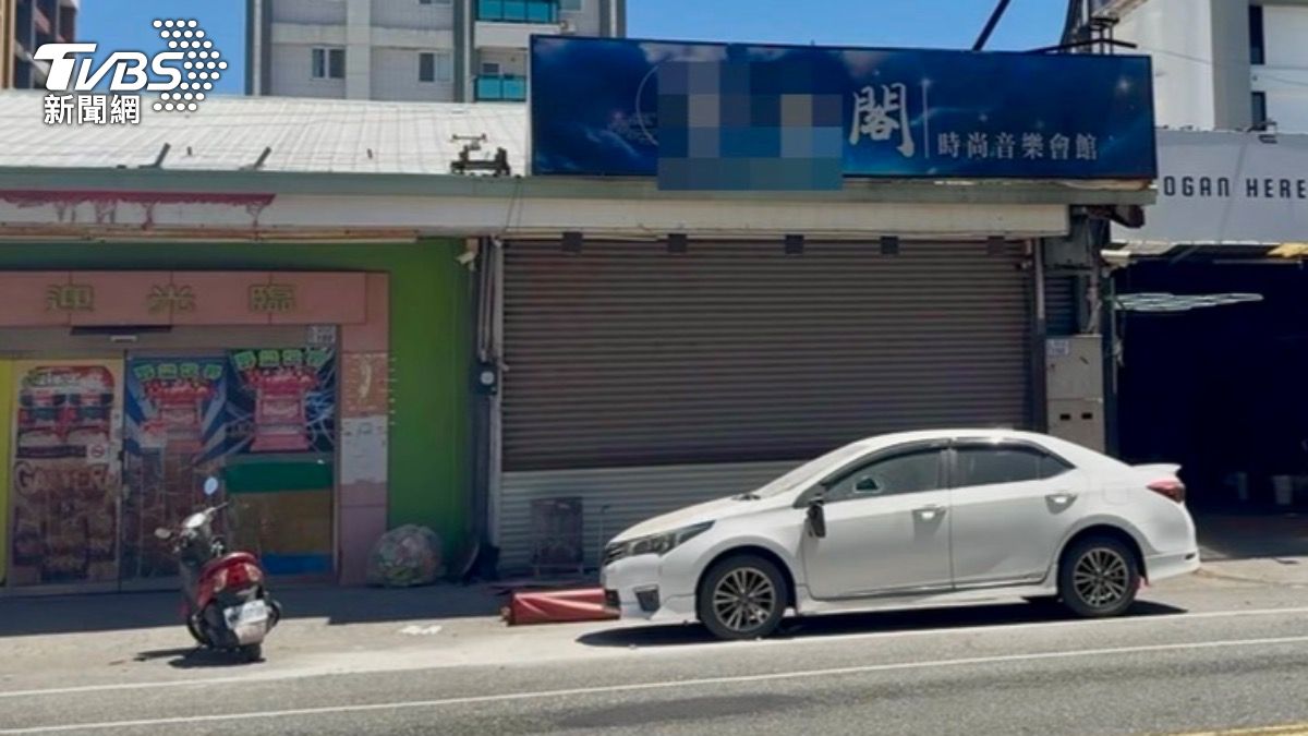 台東林姓男子去年9月犯下砸店案，他當時手持球棒砸毀路旁白車，駕駛座擋風玻璃都被敲出一個大洞。（圖／TVBS）