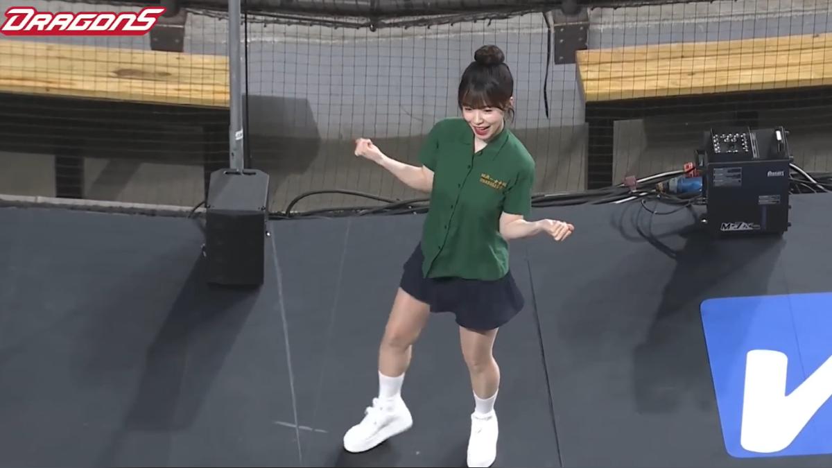 李多慧中場表演穿上北一女制服,意外遭到炎上。(圖/翻攝味全龍YT)