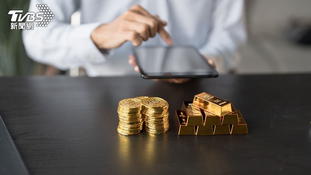 黃金價格27日繼續下跌、來到近2個月來的低點。（示意圖／達志影像shutterstock）