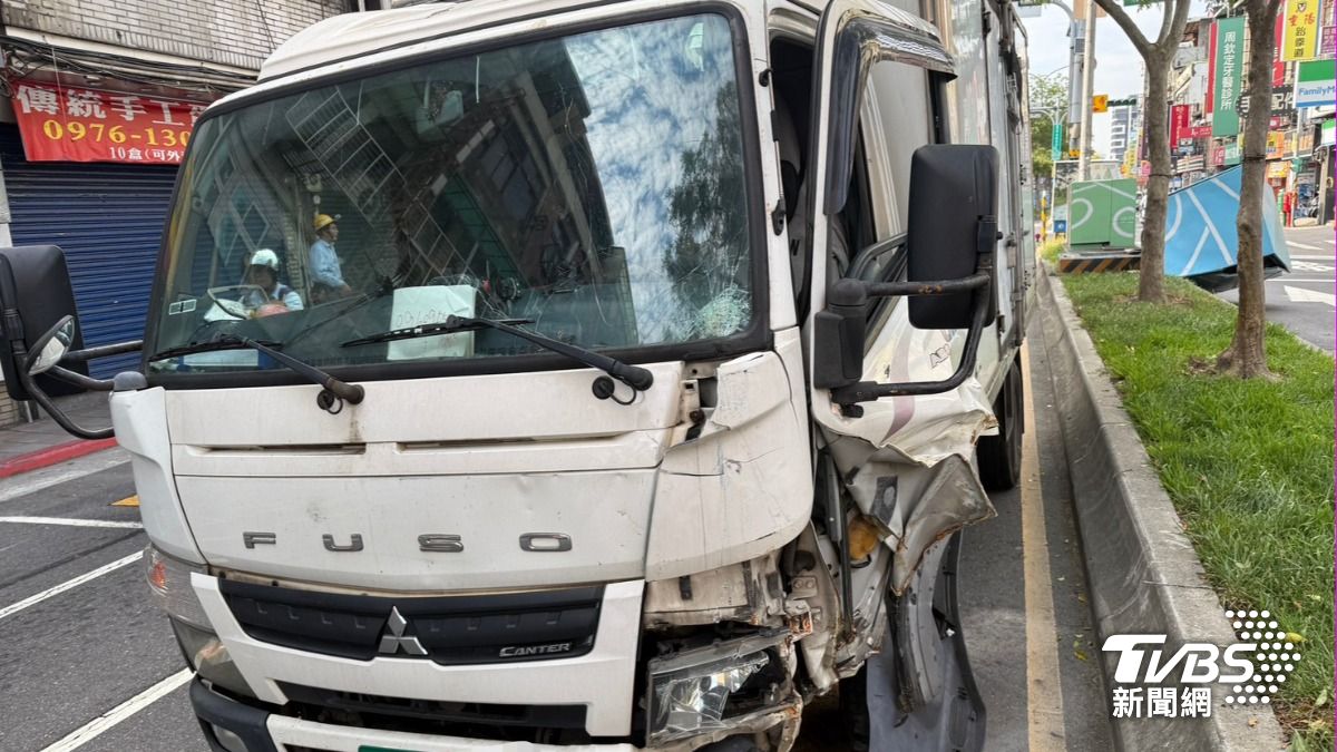 有片/士林貨車猛撞變電箱害191戶停電 駕駛驗出毒駕