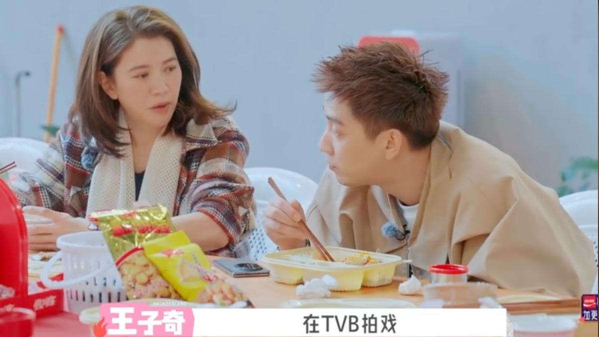 袁詠儀在節目上自曝遭到TVB冷凍的內幕。（圖／翻攝自微博）