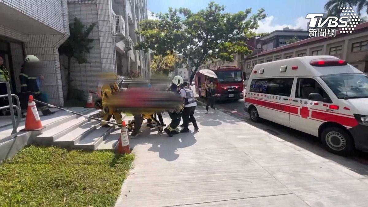 高雄國小教師今告別式!數百人追思送別 陳其邁現身哀悼