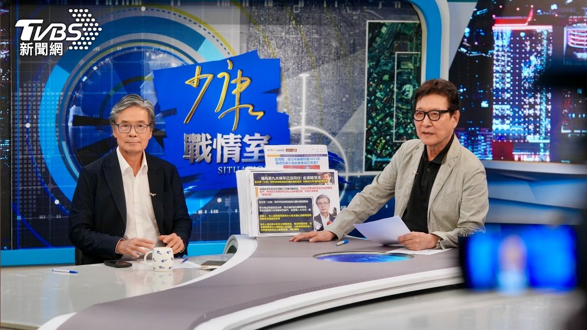 國安會前秘書長金溥聰(左)接受趙少康(右)專訪。(圖/區國強攝)