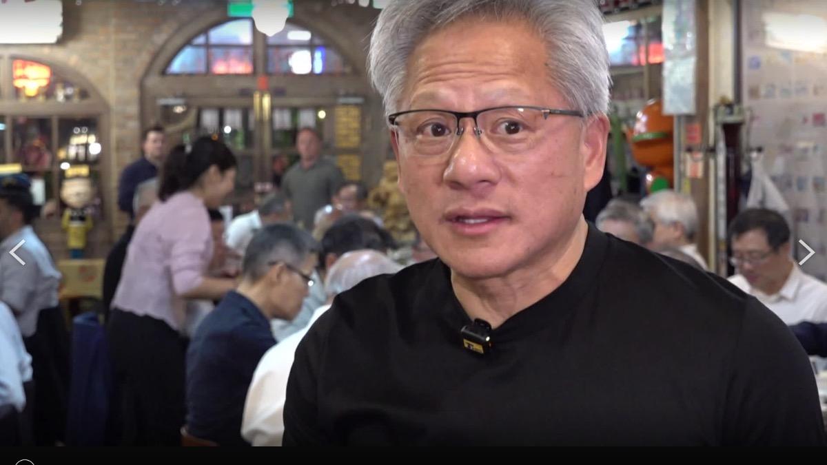 NVIDIA輝達執行長黃仁勳接受《TVBS》獨家專訪。（圖／TVBS)