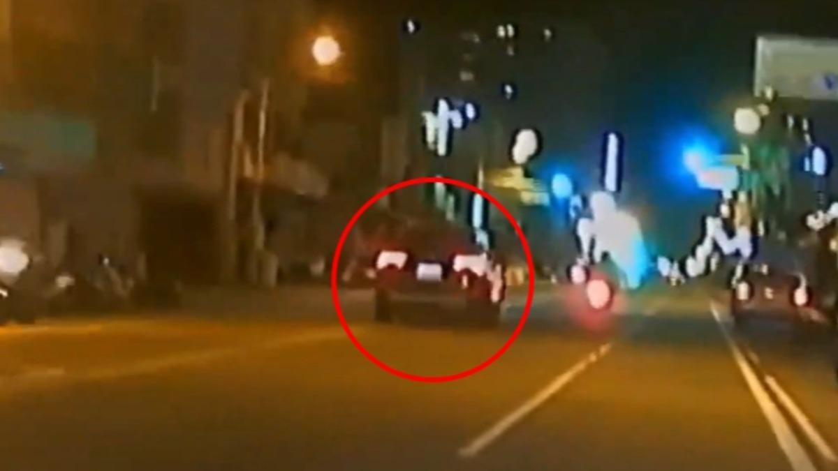 警車明明在執行巡邏勤務,卻為了買消夜在路上飆速。(圖/翻攝 花蓮人臉書)