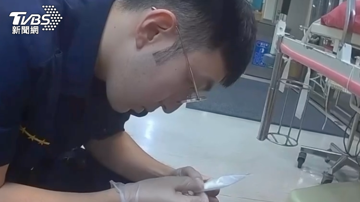 警方發現毒品。(圖/TVBS)
