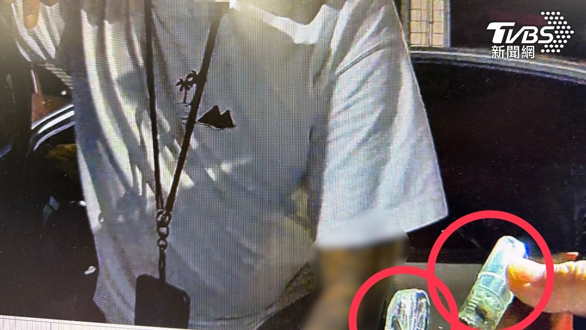 台南三分局員警攔查一輛自小客車時,發現車上男駕駛身體不停顫抖,經篩檢同樣為毒駕。(圖/TVBS)