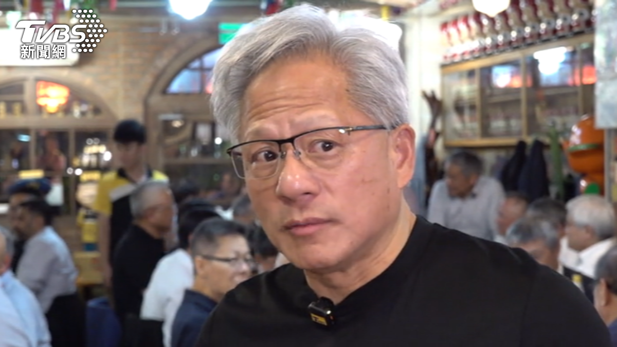 黃仁勳高度讚賞台灣,不僅是半導體樞紐,更是全球AI供應鏈核心。(圖/TVBS)