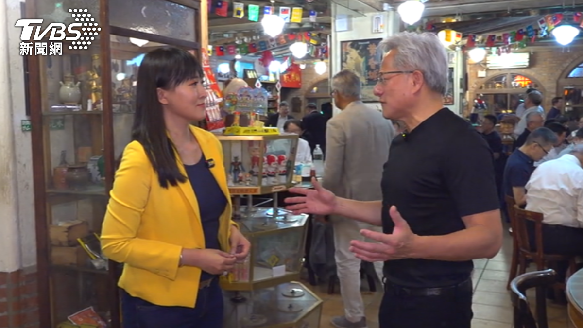 輝達執行長黃仁勳在兆元宴場邊,接受TVBS獨家專訪。(圖/TVBS)