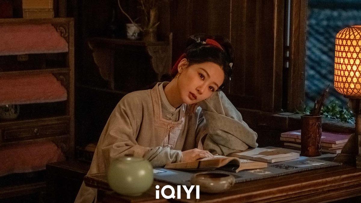 楊紫劇中接手李家墨業、逆風翻盤。(圖/愛奇藝國際站提供)