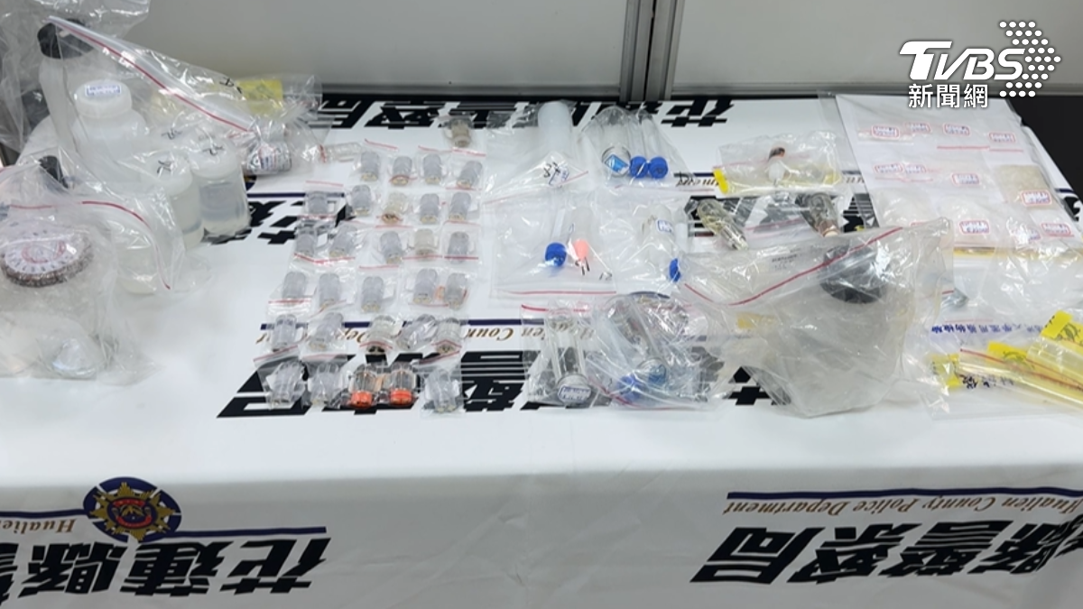 警破門攻堅,逮女藥頭及7共犯,查獲大量毒品。(圖/TVBS)