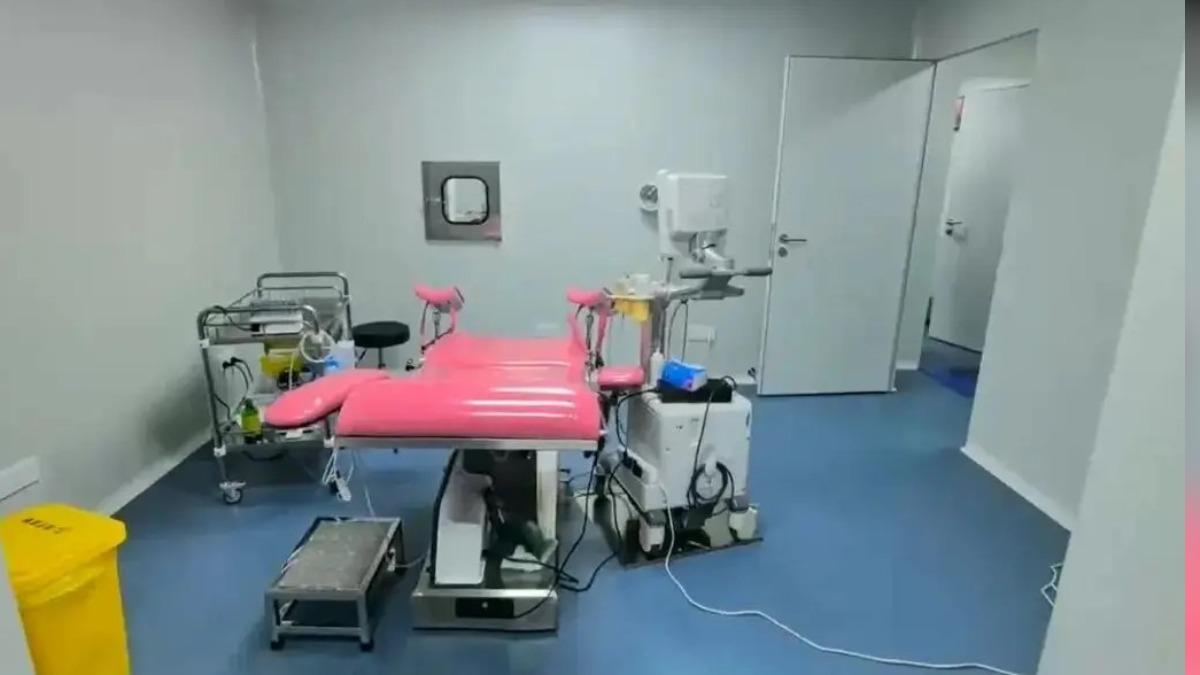 大陸浙江省杭州一處別墅內暗藏非法代孕實驗室,業者無照經營,現場環境簡陋,卻推出折合新台幣約46萬元的「兩年包成功套餐」招攬客戶。(圖/上海東方衛視)