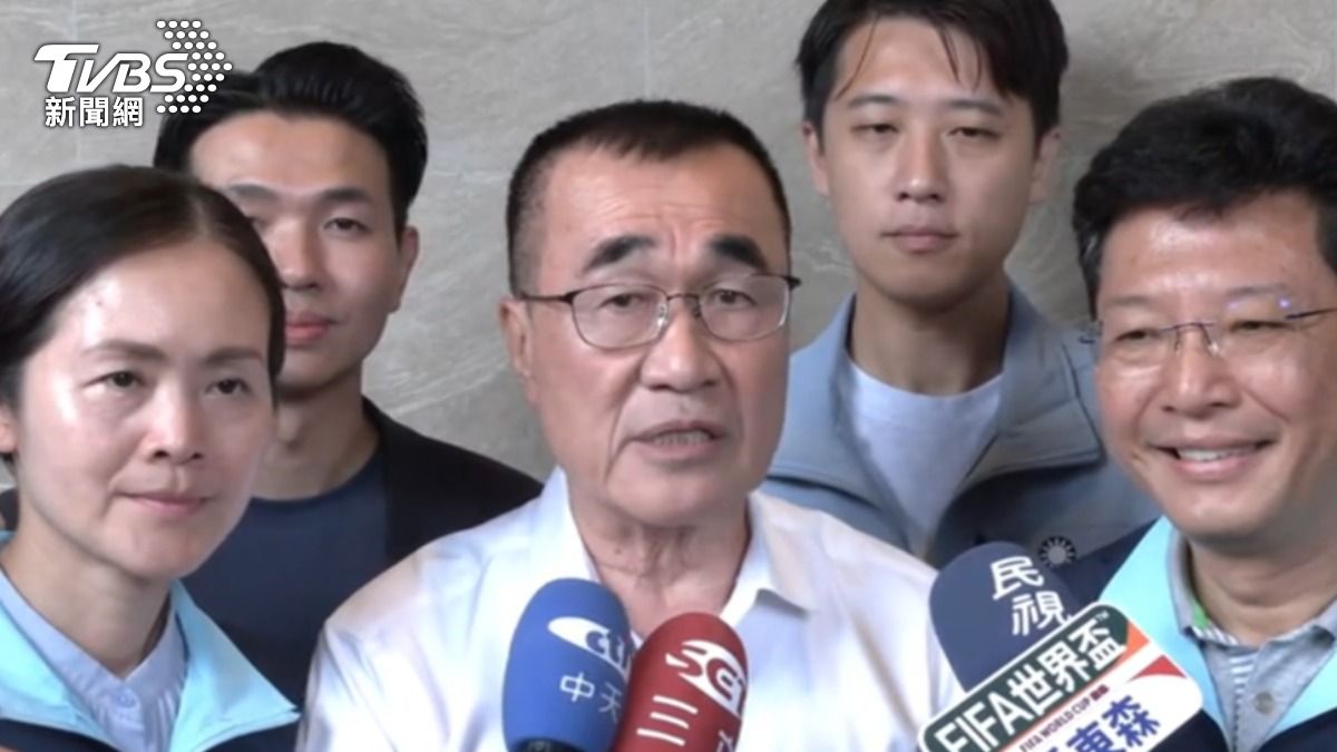 面對網媒指控金流不明,李四川澄清房產是與太太用薪水分期支付且皆依法申報。(圖/TVBS)