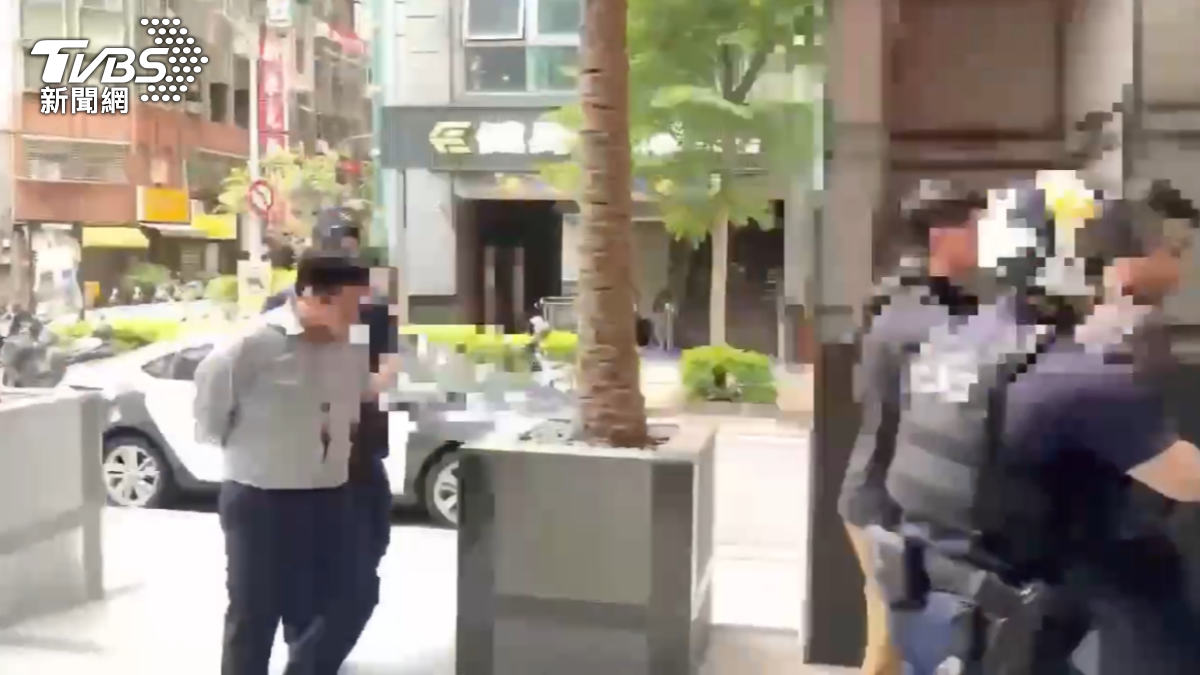 中山分局警逮2嫌到案。(圖/TVBS)