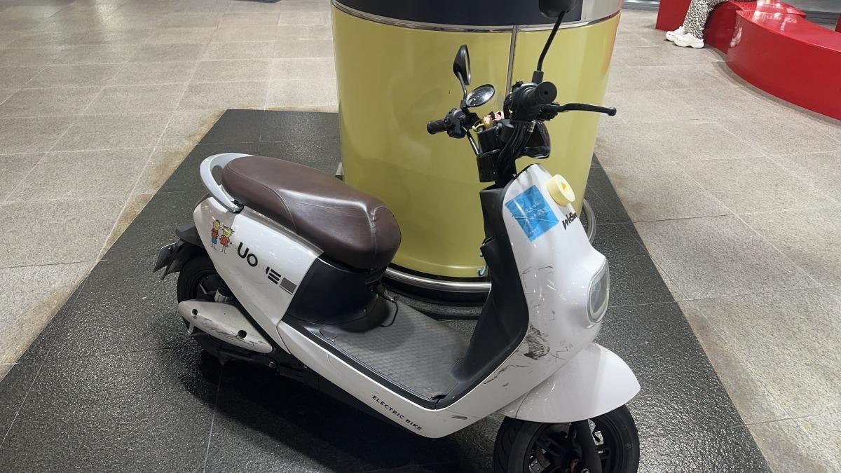 高鐵站驚見電動車充電!車主購物不見人 最高恐罰5萬元