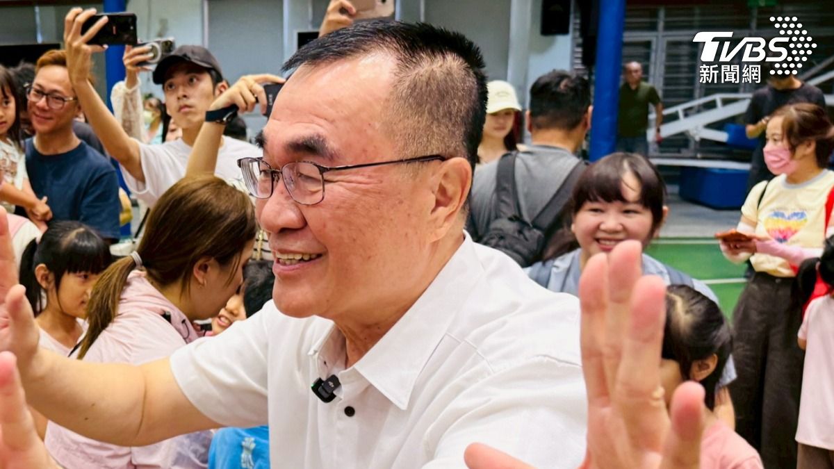 黃仁勳談缺電說「Maybe」 李四川開嗆蘇巧慧:別再反核電