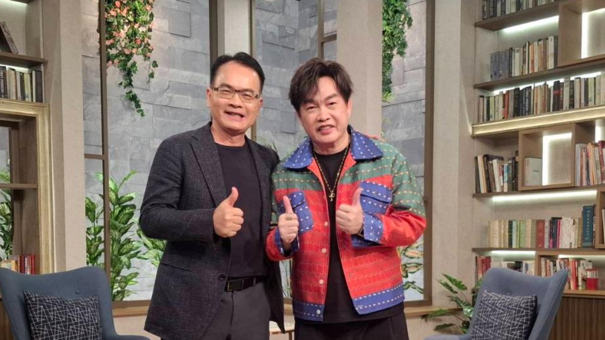 康康（右）上鄭弘儀節目。（圖／三立提供）