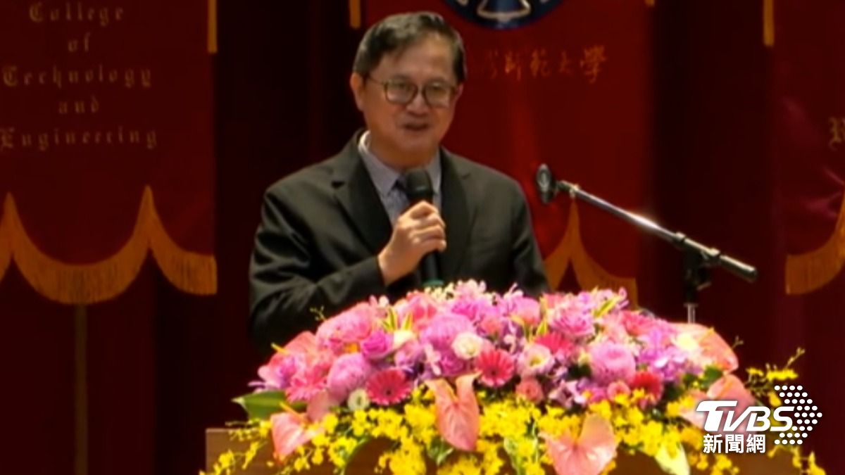 和碩董事長童子賢在台師大畢業典禮演講。(圖/TVBS)