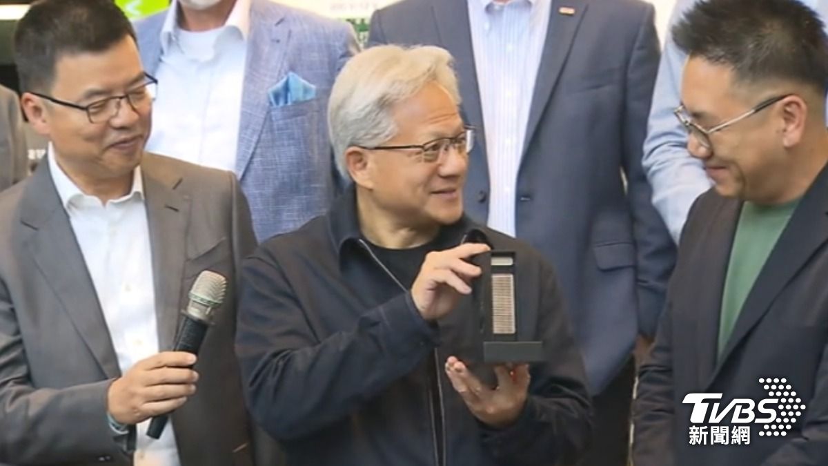 輝達執行長黃仁勳集結台灣AI供應鏈,打造輝達MGX AI工廠生態系。(圖/TVBS)