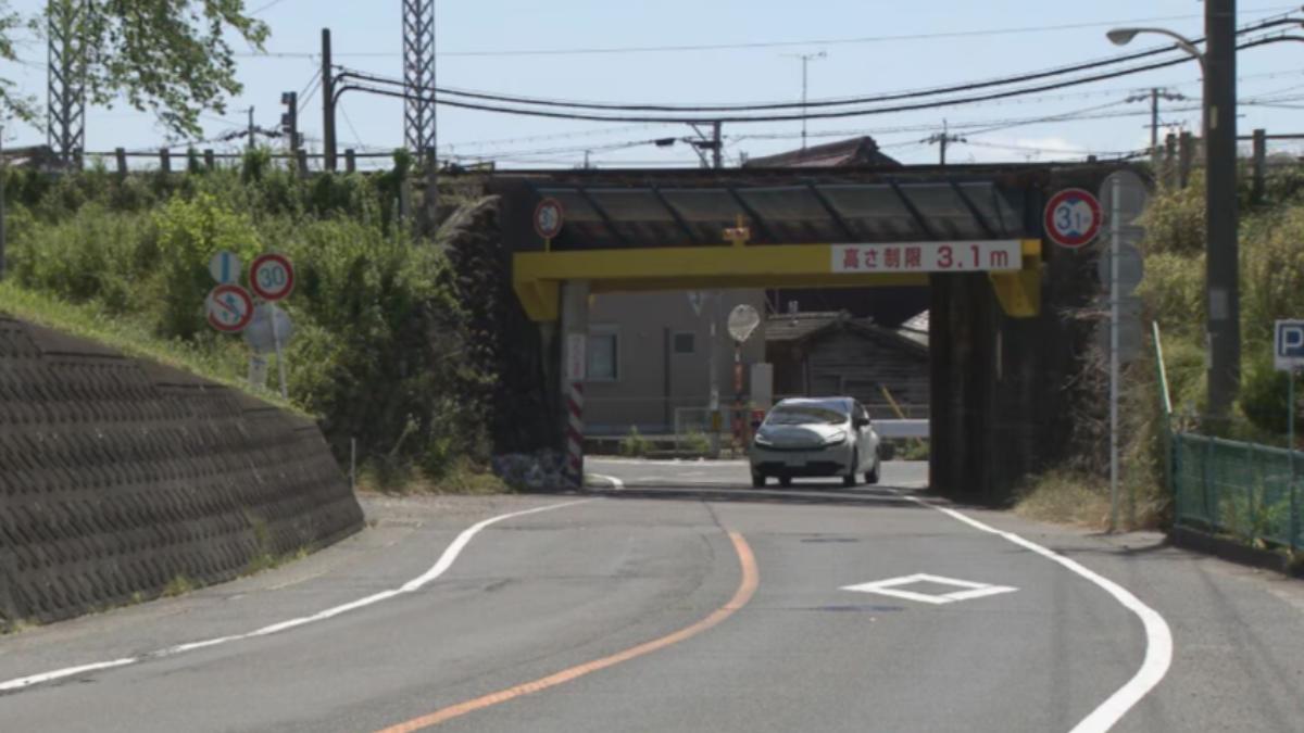 21歲日女坐副駕「頭探出窗外」 行經涵洞猛撞牆面慘死
