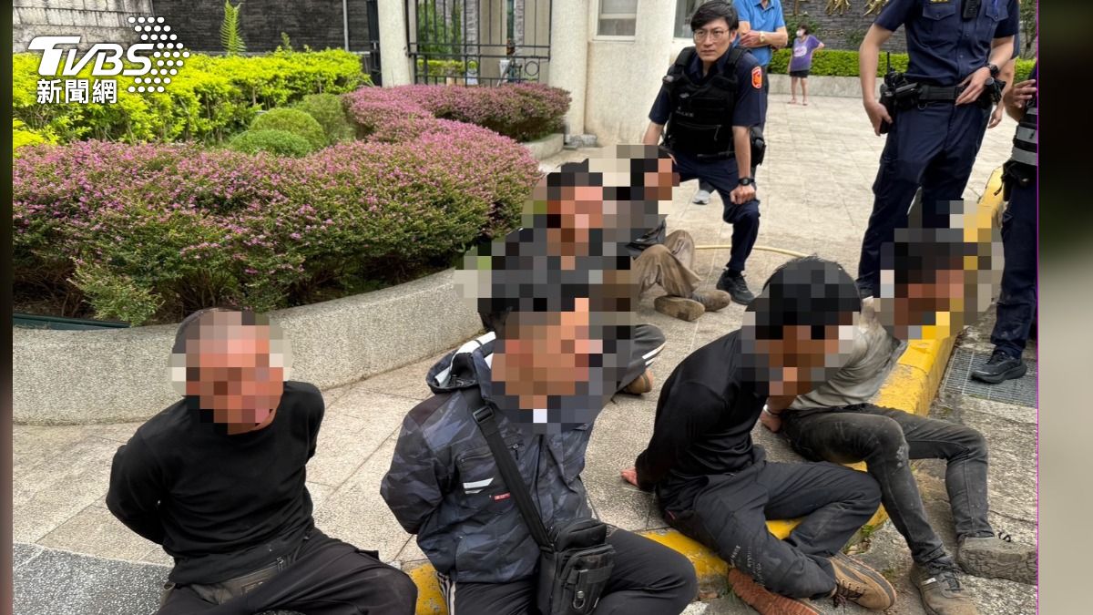 環保局稽查驚見6名移工四處逃竄!闖民宅躲藏,其中1人是詐欺通緝犯。(圖/TVBS)