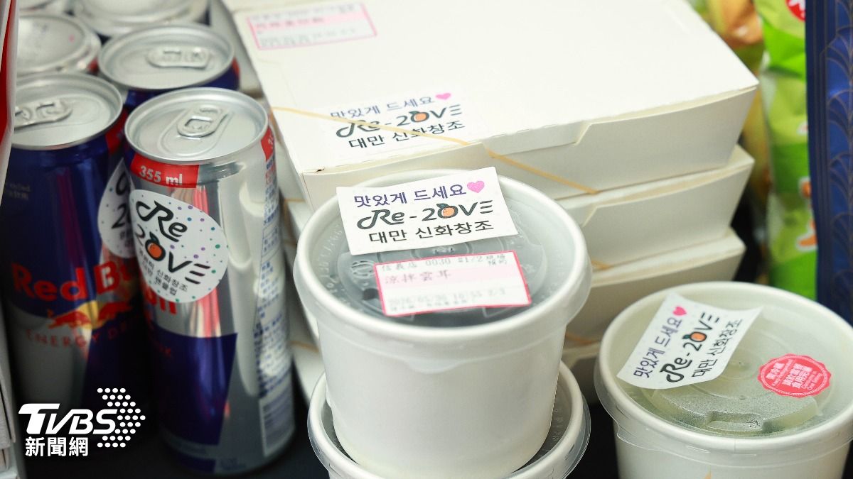 台灣「神話創造」將支持的心意送到後台。(圖/黃城碩攝)