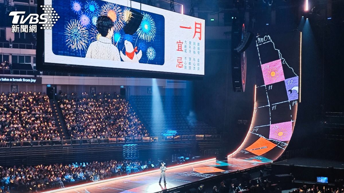 韋禮安演唱會舞台首創45度斜長LED舞台。(圖/張哲鳴攝)