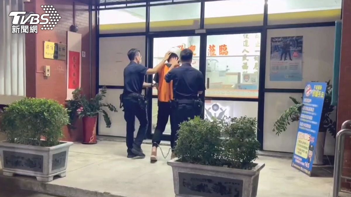 警方查證發現,兵嫌同時遭高雄及台中地檢署發布通緝,全案訊後依毒品危害防制條例及公共危險等罪嫌移送偵辦。(圖/TVBS)