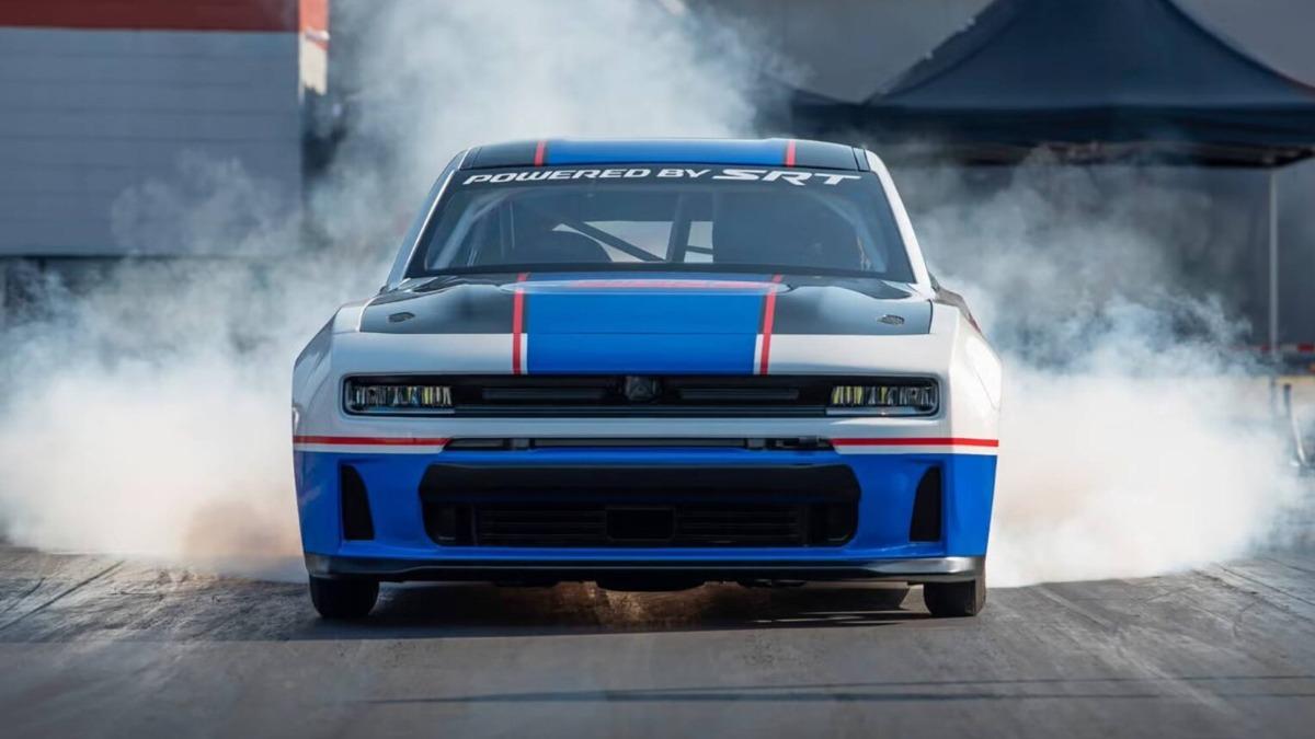 全新Hellcat將搭載6.2升機械增壓HEMI V8,輸出上看787ps。(圖/Dodge提供)
